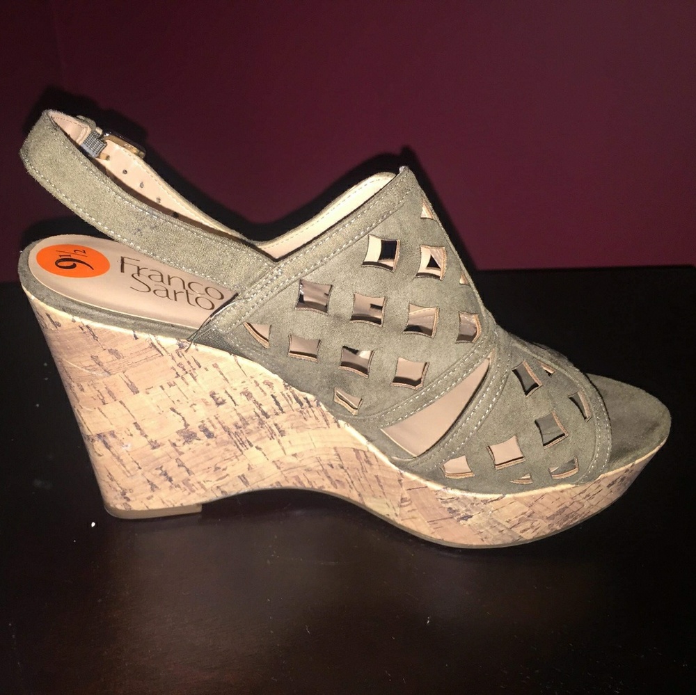 Sandals - Picture 1 of 6